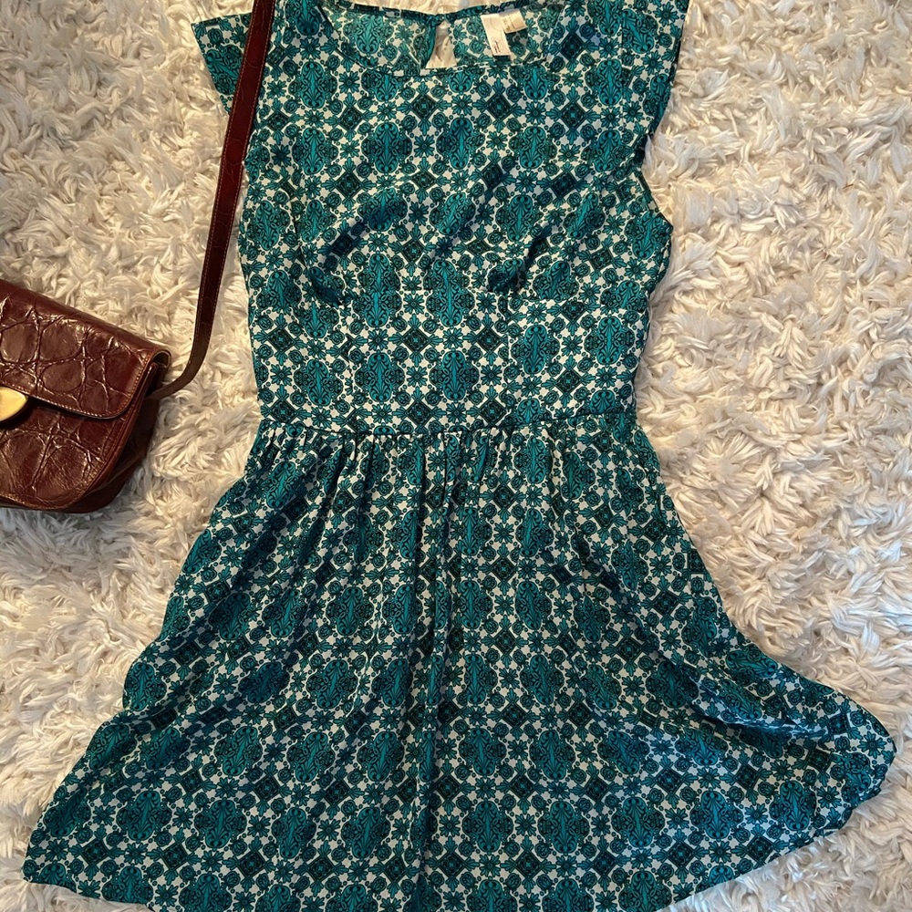 Patterned dress with pockets! - Picture 3 of 6